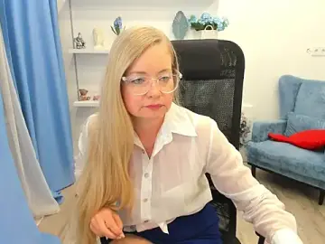 Stripchat Sex Cam of CharlotteKerti