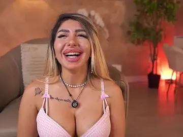Stripchat Live Sex Cam of LucyyRosse