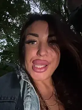 Stripchat Live Sex Cam of RuslanaXX