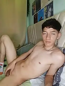 Stripchat Free Porn Cam of heyy_noah11