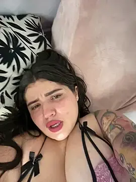 Stripchat Free Porn Cam of horny_roomiess