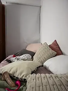 Stripchat Live Porn of horny_roomiess
