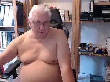 Stripchat Sex Cam of SchwanzhureXXL