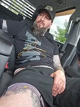 Stripchat Free Porn Cam of Beardedtattood