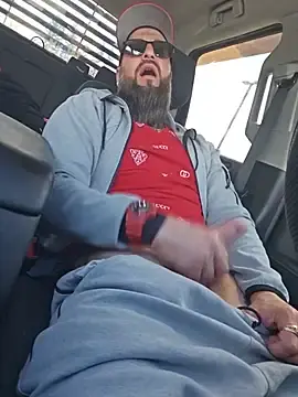 Stripchat Free Porn Cam of Beardedtattood