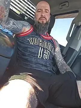Stripchat Free Porn Cam of Beardedtattood