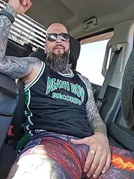 Stripchat Live Sex Cam of Beardedtattood