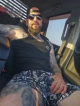 Stripchat Live Sex of Beardedtattood