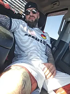 Stripchat Nude Webcam of Beardedtattood