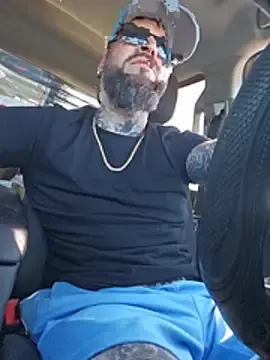 Stripchat Sex Cam of Beardedtattood