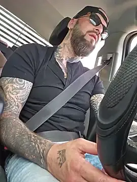 Stripchat Free Live Porn of Beardedtattood