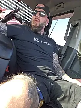 Stripchat Sex Cam of Beardedtattood