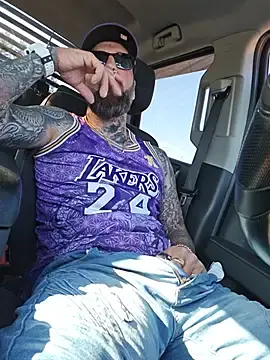 Stripchat Free Porn Cam of Beardedtattood