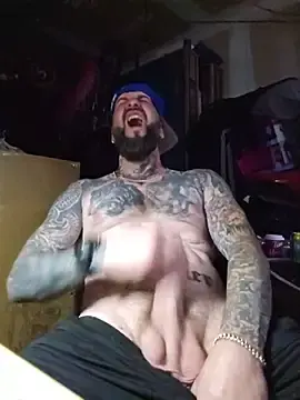 Stripchat Free Live Porn of Beardedtattood