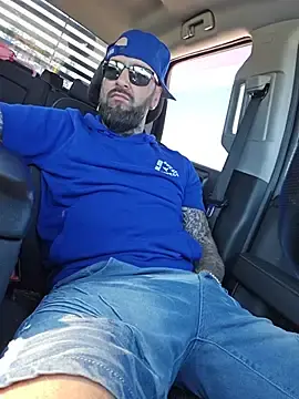Stripchat Live Sex Cam of Beardedtattood