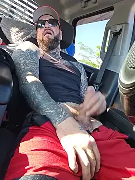 Stripchat Free Porn Cam of Beardedtattood
