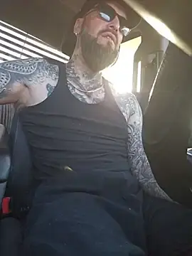Stripchat Free Porn Cam of Beardedtattood