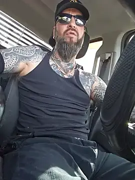 Stripchat Live Sex Cam of Beardedtattood