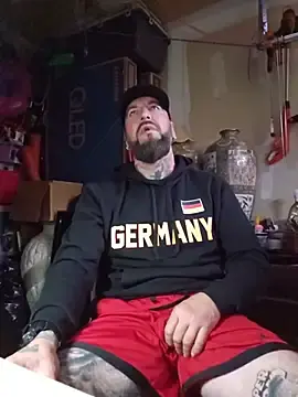 Stripchat Watch Live Sex Cams of Beardedtattood