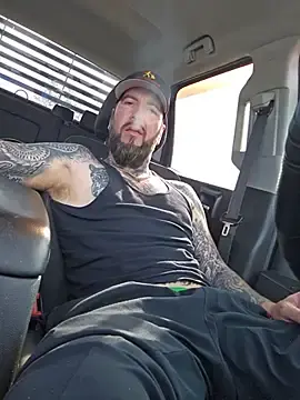 Stripchat Free Porn Cam of Beardedtattood
