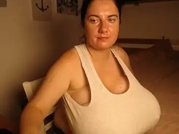 Stripchat Adult Webcam of alisiaparril
