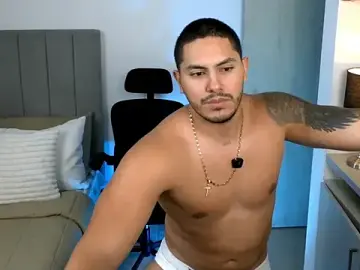 Stripchat Free Porn Cam of owen-pierces