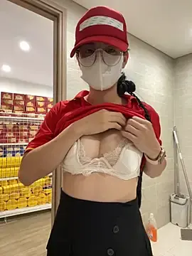 Stripchat Free Live Porn of Sneaky_Cumshoot