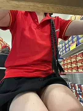 Stripchat Live Sex Cam of Sneaky_Cumshoot