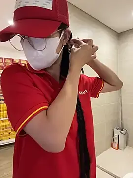 Stripchat Live Sex of Sneaky_Cumshoot