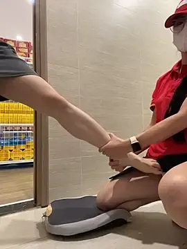 Stripchat Free Porn Cam of Sneaky_Cumshoot