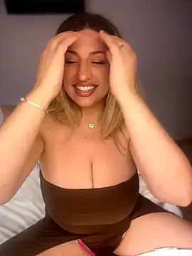 Stripchat Sex Cam of miamellycious