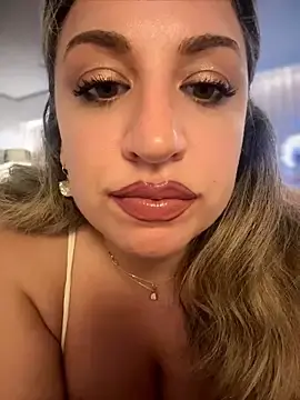 Stripchat Live Sex Cam of miamellycious