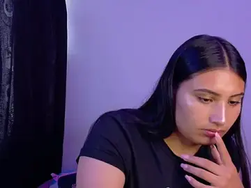 Stripchat Live Sex Cam of Linda_andrew