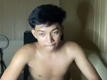 Stripchat Adult Webcam of YourcumBoy77