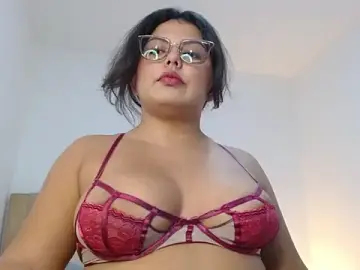 Stripchat Watch Live Sex Cams of kiara-evans02