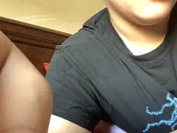 Stripchat Live Sex Cam of QueenNuttCollector