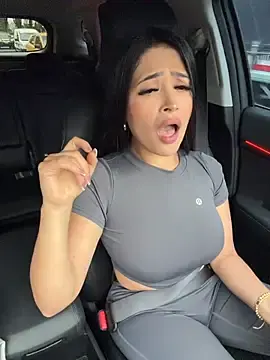 Stripchat Live Sex Cam of Sara_fun