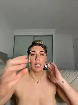 Stripchat Live Sex Cam of Aussielulu