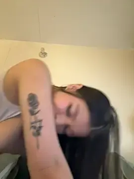 Stripchat Free Porn Cam of Alyshanon18