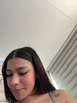Stripchat Free Porn Cam of Alyshanon18