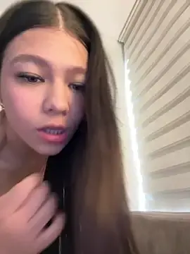 Stripchat Nude Webcam of Alyshanon18