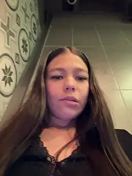 Stripchat Free Porn Cam of Alyshanon18
