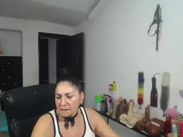 Stripchat Live Sex Cam of mature_bigboobs10