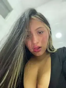 Stripchat Sex Cam of Estefanii-