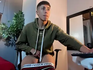 Stripchat Sex Cam of Gerard_evans_