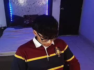 Stripchat Free Live Porn of Mr_yisuzz