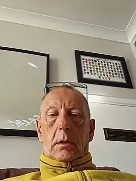 Stripchat Live Sex Cam of degsyjohn