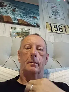 Stripchat Live Sex Cam of degsyjohn