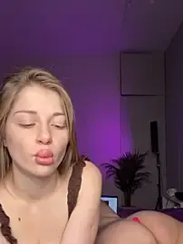 Stripchat Adult Video Chat of LeilaFloraX