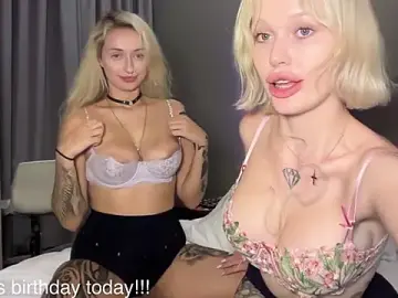 Stripchat Free Porn Cam of Golden_Aline